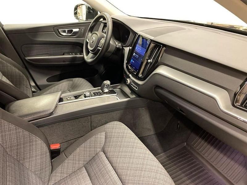 Begagnad Volvo XC60 Core 355 HK (261 kW) 2023 Svart SUV