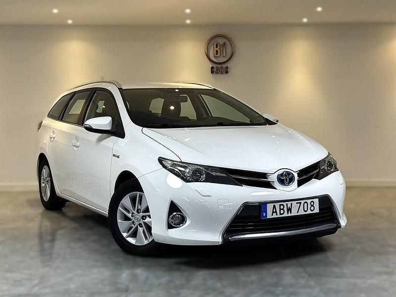 Vit Begagnad 2013 Toyota Auris Touring Sports Kombi | 107 900 kr (Marknadspris) - Bild 1/4