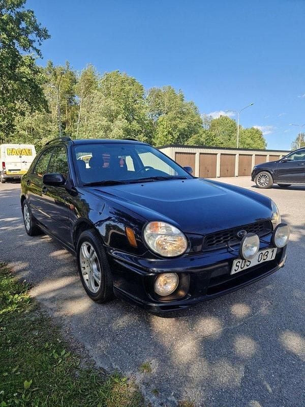 Svart Begagnad 2002 Subaru Impreza Kombi | 20 000 kr (Marknadspris) - Bild 1/4