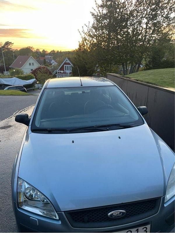 Begagnad 2005 Ford Focus Halvkombi | 29 000 kr (Marknadspris) - Bild 1/1