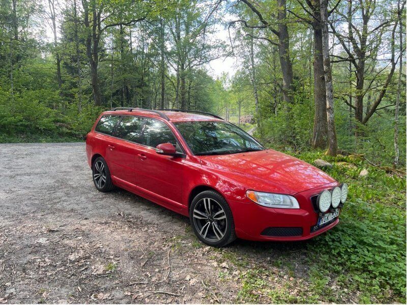 Röd Begagnad 2011 Volvo V70 Kinetic Kombi | 67 000 kr (Marknadspris) - Bild 1/4