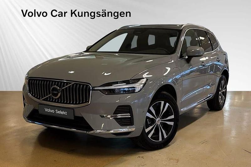 Grå Begagnad 2025 Volvo XC60 Core SUV | 514 900 kr (Bra pris) - Bild 1/3