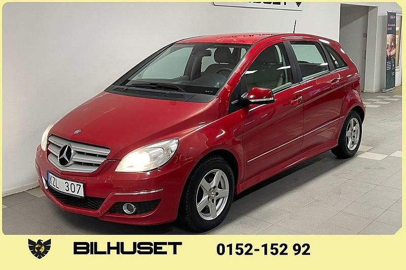 Begagnad Mercedes B180 116 HK (85 kW) 2010 Röd Minibuss