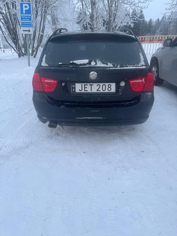 Begagnad 2009 BMW 320 Kombi | 60 000 kr (Marknadspris) - Bild 1/4