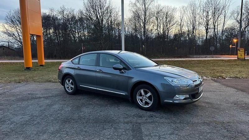 Grå Begagnad 2010 Citroën C5 Sedan | 44 800 kr (Marknadspris) - Bild 1/4
