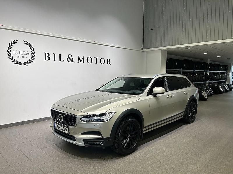 Ljusbrun (brun) Begagnad 2018 Volvo V90 CC Kombi | 329 900 kr (Marknadspris) - Bild 1/4