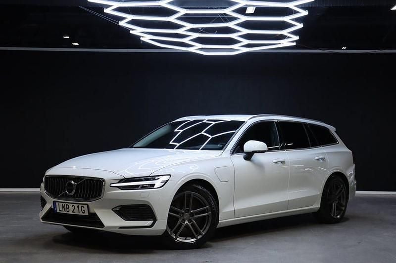 Begagnad Volvo V60 350 HK (257 kW) 2022 Vit Kombi