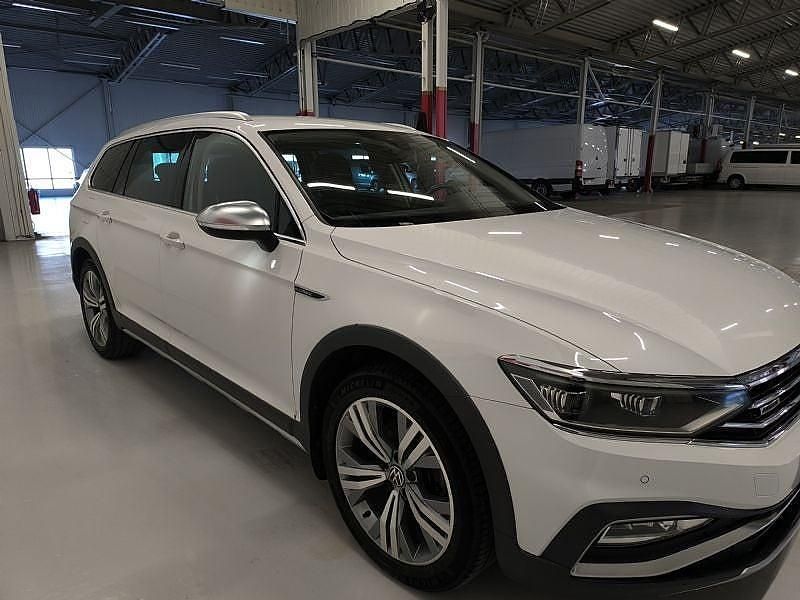 Begagnad VW Passat Alltrack Executive 200 HK (147 kW) 2021 Vit Kombi
