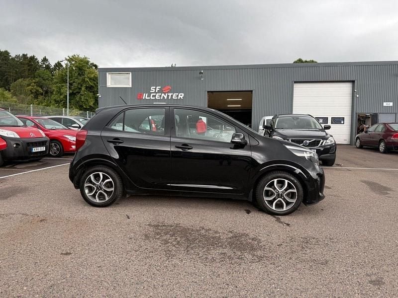 Svart Begagnad 2018 Kia Picanto Advance Halvkombi | 68 900 kr (Marknadspris) - Bild 1/4