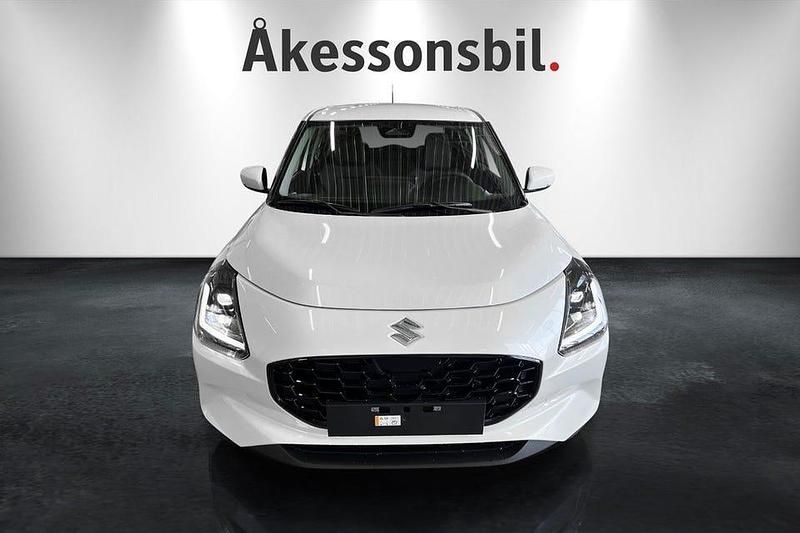 Begagnad Suzuki Swift 83 HK (61 kW) 2024 Vit Halvkombi