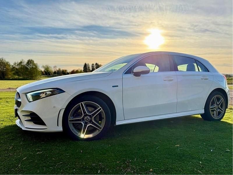 Begagnad 2020 Mercedes A250 Halvkombi | 229 000 kr (Marknadspris) - Bild 1/4