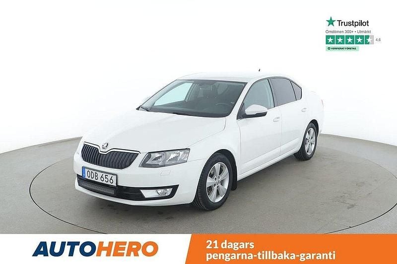 Vit Begagnad 2016 Skoda Octavia Ambition Halvkombi | 122 000 kr (Marknadspris) - Bild 1/4