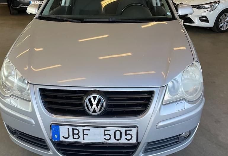 Silver Begagnad 2009 VW Polo Comfortline Halvkombi | 24 500 kr (Superpris) - Bild 1/4