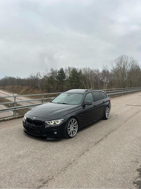 Svart Begagnad 2016 BMW 330 M Sport Kombi | 249 000 kr (Marknadspris) - Bild 1/4