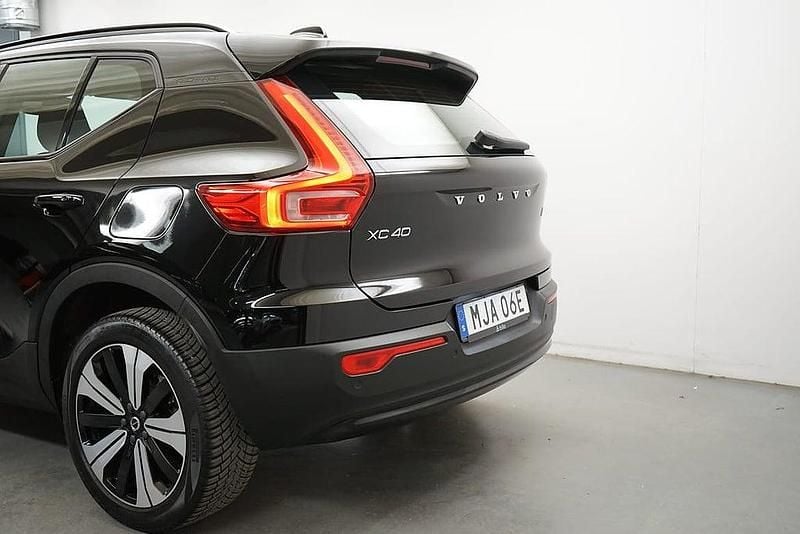 Begagnad Volvo XC40 Core 185 kW (252 HK) 2022 Svart SUV