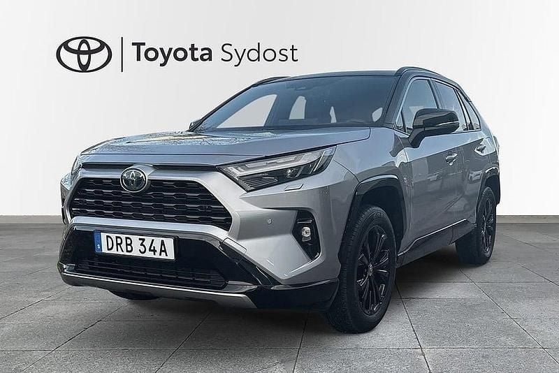 Grå Begagnad 2024 Toyota RAV4 Hybrid Style SUV | 439 000 kr (Bra pris) - Bild 1/4