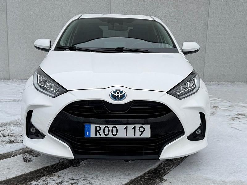 Begagnad Toyota Yaris Hybrid Active 116 HK (85 kW) 2020 Vit Halvkombi