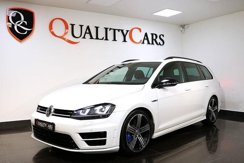 Vit Begagnad 2016 VW Golf VII R Kombi | 239 000 kr (Marknadspris) - Bild 1/4