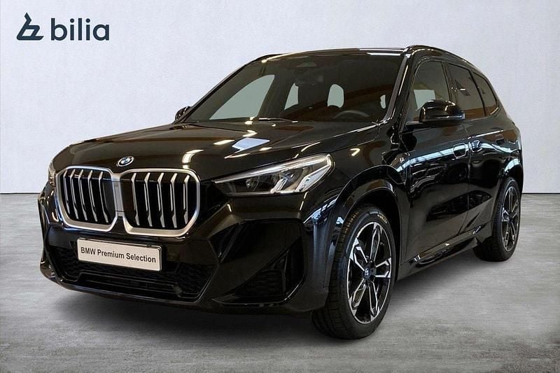 Svart Begagnad 2024 BMW X1 Shadowline SUV | 575 000 kr - Bild 1/4