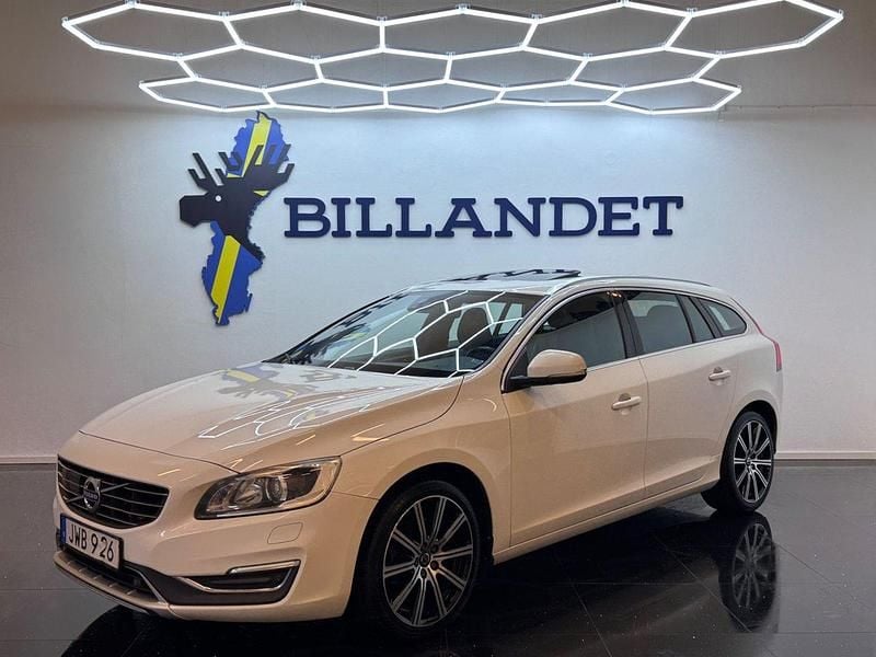 Vit Begagnad 2016 Volvo V60 Summum Kombi | 109 900 kr (Bra pris) - Bild 1/4