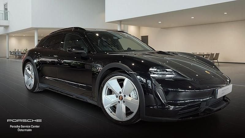 Svart Begagnad 2021 Porsche Taycan Cross Turismo Kombi | 825 000 kr (Marknadspris) - Bild 1/4