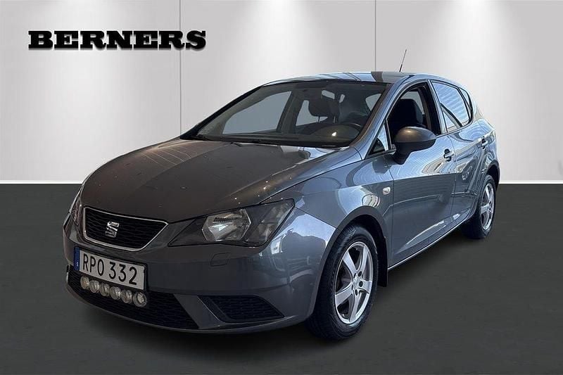 Mörkgrå (grå) Begagnad 2016 Seat Ibiza Halvkombi | 74 900 kr (Marknadspris) - Bild 1/4