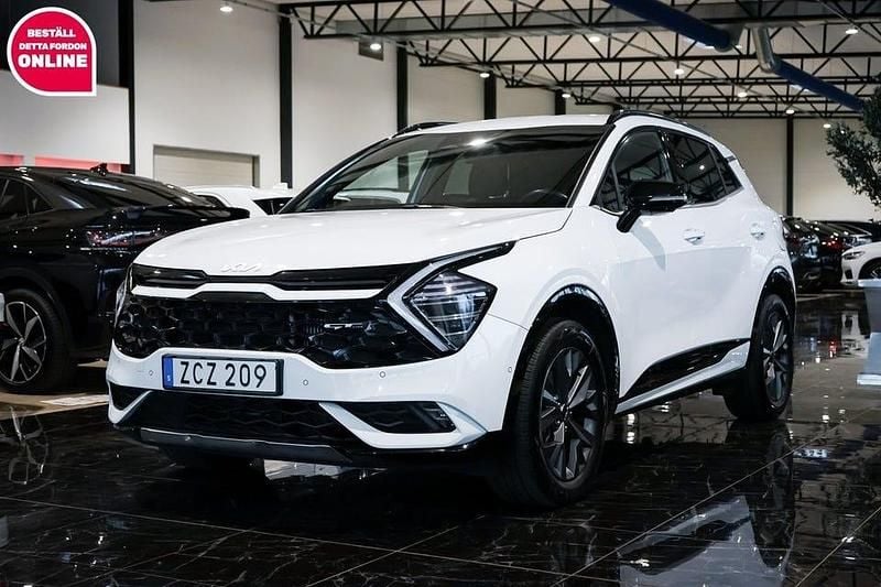 Vit Begagnad 2022 Kia Sportage GT-Line SUV | 324 500 kr (Bra pris) - Bild 1/4