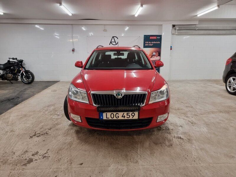 Begagnad Skoda Octavia Elegance 102 HK (75 kW) 2011 Röd Kombi
