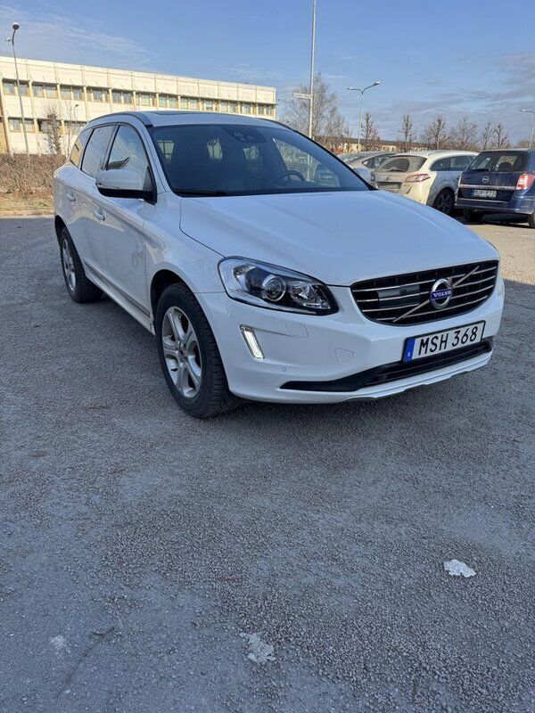 Vit Begagnad 2015 Volvo XC60 Summum SUV | 174 900 kr (Bra pris) - Bild 1/4