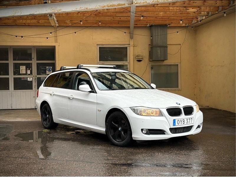 Vit Begagnad 2011 BMW 320 Efficient Dynamics Kombi | 59 500 kr (Marknadspris) - Bild 1/4