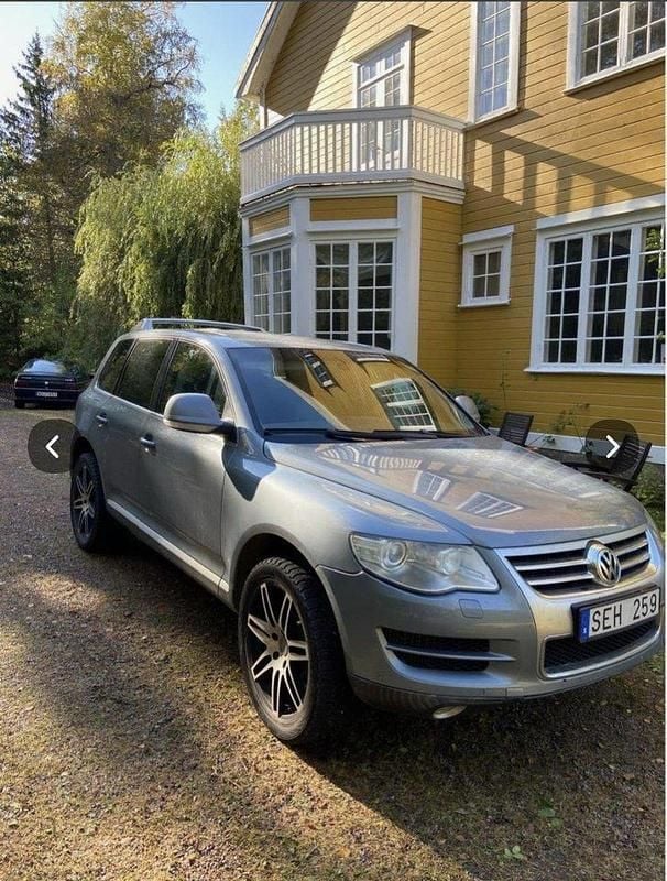 Grå Begagnad 2007 VW Touareg SUV | 59 900 kr - Bild 1/4