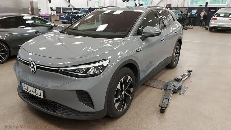 Grå Begagnad 2022 VW ID.4 Pro Performance SUV | 319 900 kr (Bra pris) - Bild 1/3
