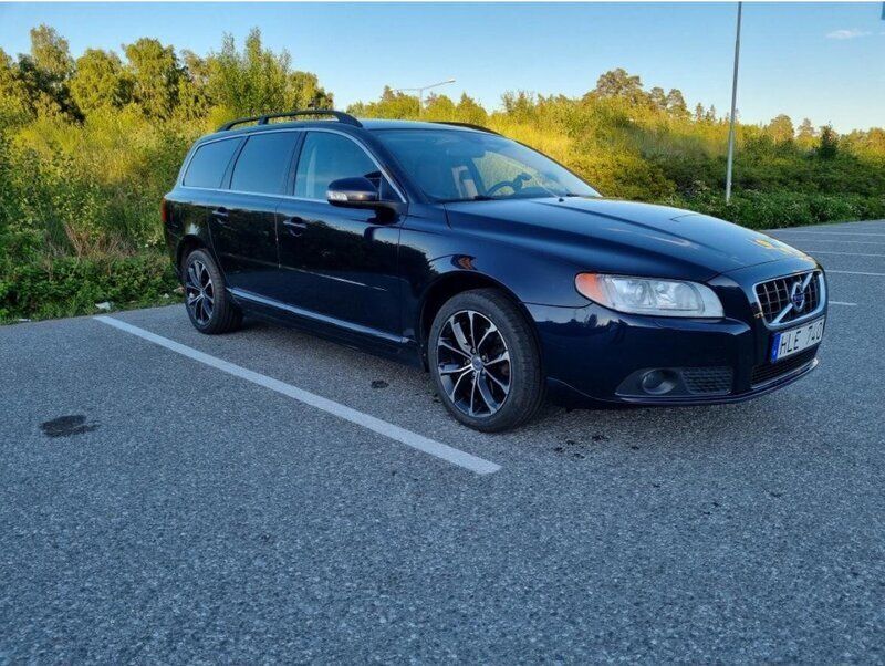 Blå Begagnad 2011 Volvo V70 Business Edition Kombi | 100 000 kr (Marknadspris) - Bild 1/4