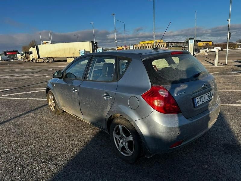 Begagnad Kia Ceed 90 HK (66 kW) 2008 Halvkombi