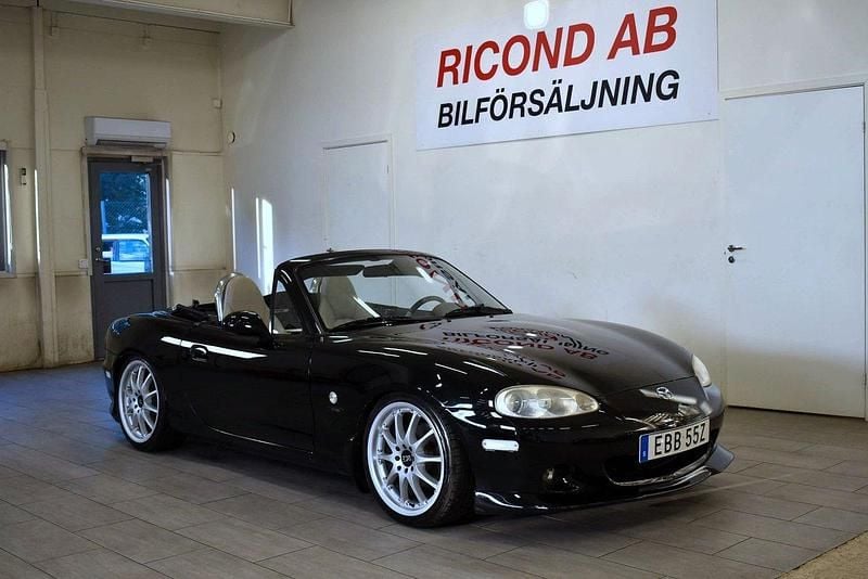 Svart Begagnad 2003 Mazda MX5 Cab | 79 900 kr (Lite dyr) - Bild 1/4