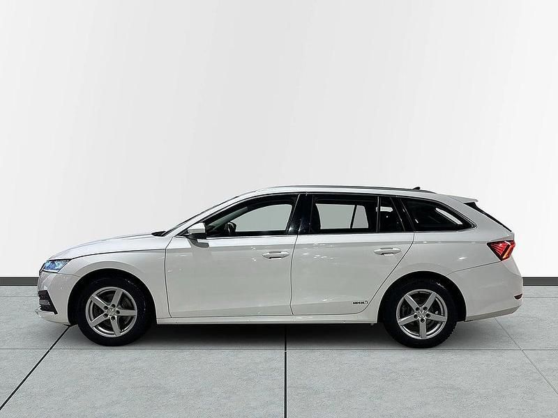 Begagnad Skoda Octavia Ambition 150 HK (110 kW) 2022 Vit Kombi