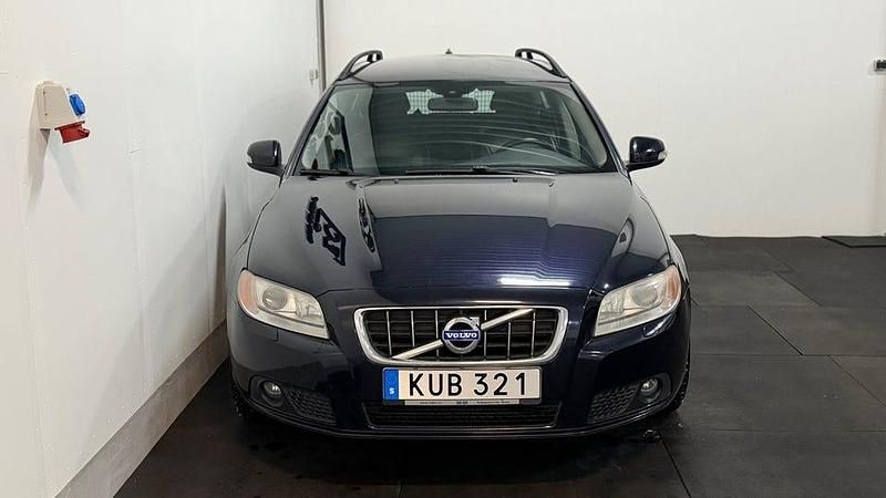 Begagnad Volvo V70 Momentum 109 HK (80 kW) 2010 Mörkblå Kombi