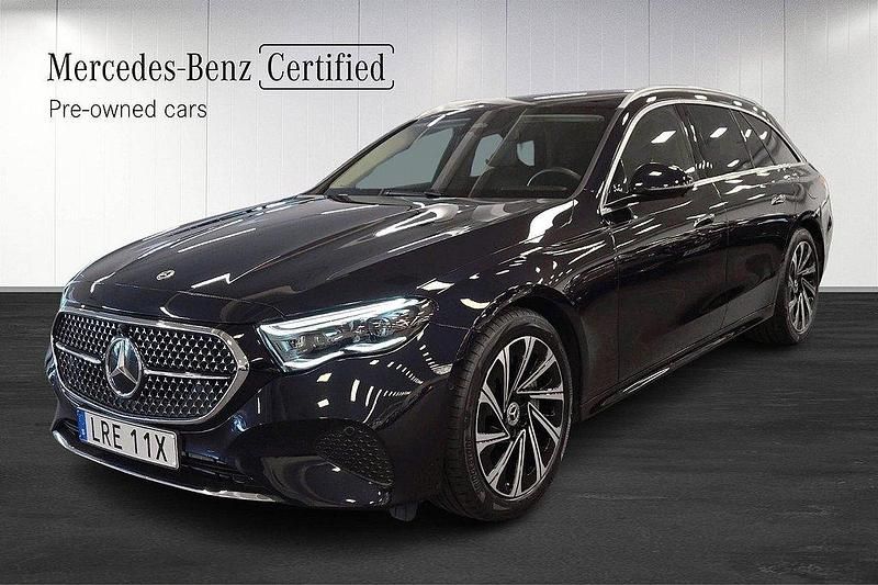 Mörkblå Begagnad 2024 Mercedes E300 Avantgarde Kombi | 579 000 kr (Dyr) - Bild 1/4