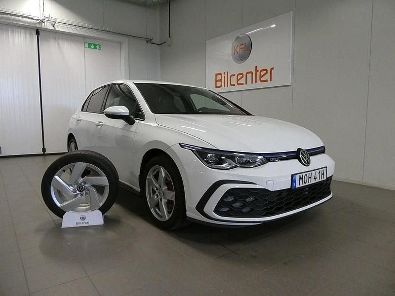 Vit Begagnad 2021 VW Golf VII GTE | 269 900 kr (Lite dyr) - Bild 1/3