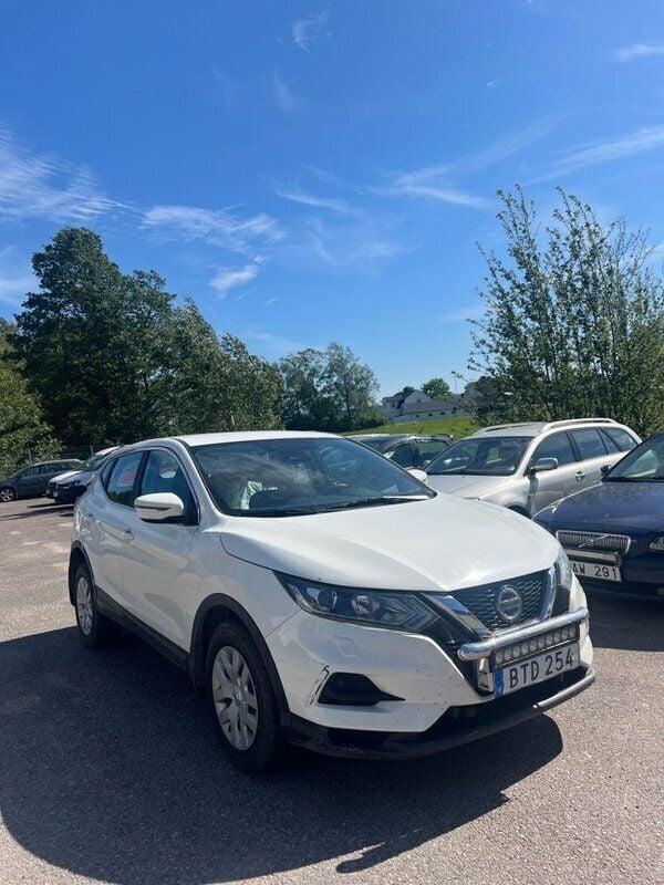 Vit Begagnad 2018 Nissan Qashqai SUV | 79 900 kr - Bild 1/4