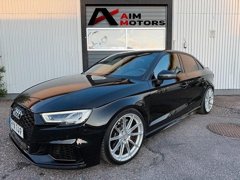 Svart Begagnad 2018 Audi RS3 Halvkombi | 469 900 kr (Bra pris) - Bild 1/4