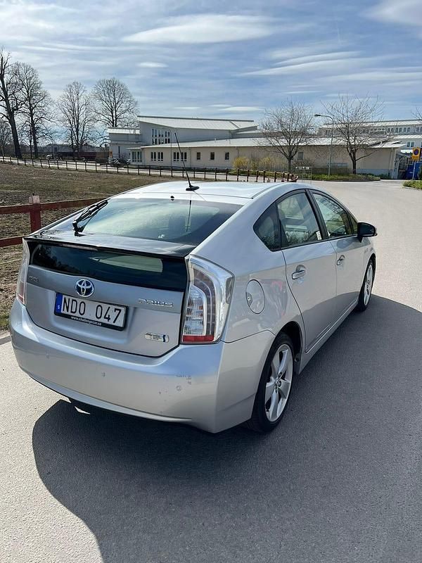 Begagnad Toyota Prius Plug-in Hybrid 136 HK (100 kW) 2013 Halvkombi