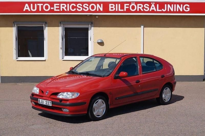 Begagnad Renault Mégane 114 HK (83 kW) 1998 Röd Halvkombi