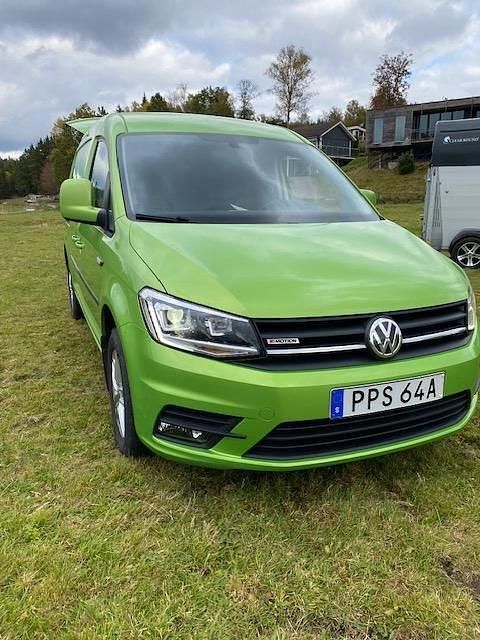 Grön Begagnad 2020 VW Caddy Maxi Minibuss | 199 000 kr (Superpris) - Bild 1/4