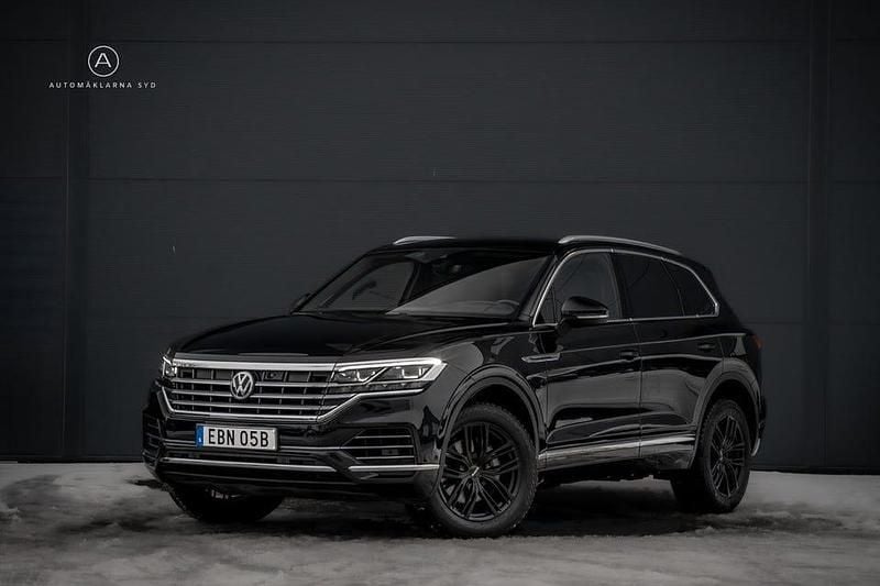 Svart Begagnad 2019 VW Touareg SUV | 364 900 kr (Marknadspris) - Bild 1/4