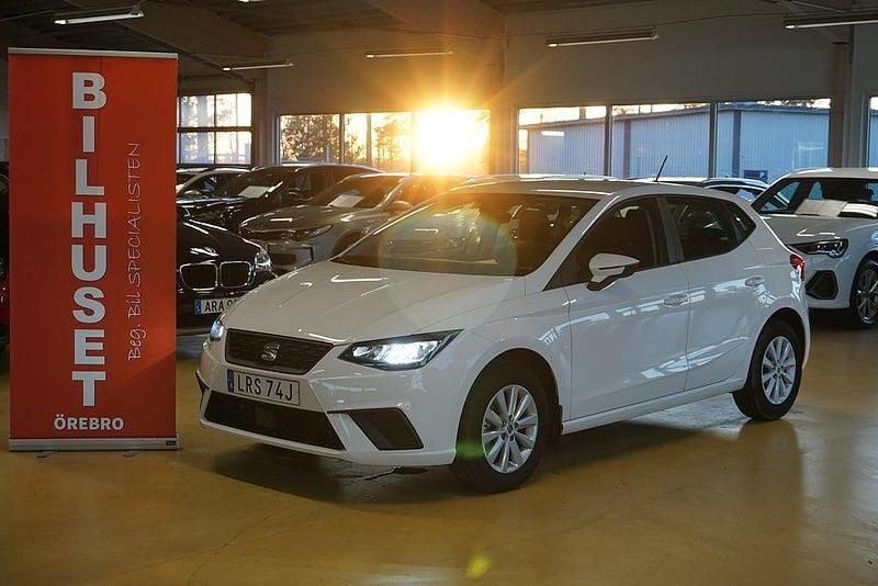 Vit Begagnad 2022 Seat Ibiza Comfort Halvkombi | 179 900 kr (Marknadspris) - Bild 1/4
