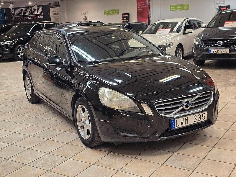 Svart Begagnad 2011 Volvo V60 Kinetic Kombi | 59 900 kr (Marknadspris) - Bild 1/4