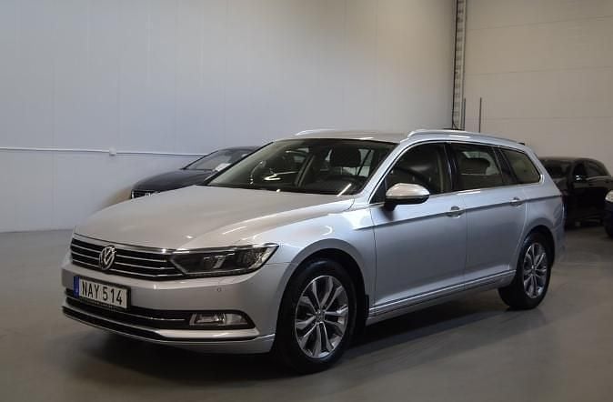 Silver Begagnad 2017 VW Passat Executive Kombi | 170 000 kr (Bra pris) - Bild 1/4