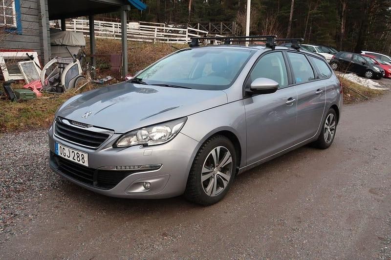 Grå Begagnad 2016 Peugeot 308 Active Kombi | 83 500 kr (Marknadspris) - Bild 1/4