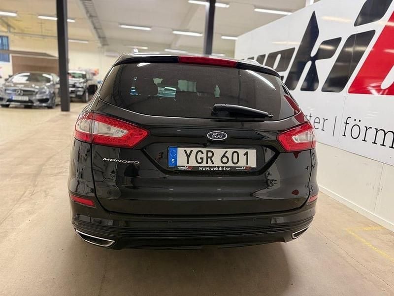 Begagnad Ford Mondeo Titanium 180 HK (132 kW) 2016 Svart Kombi